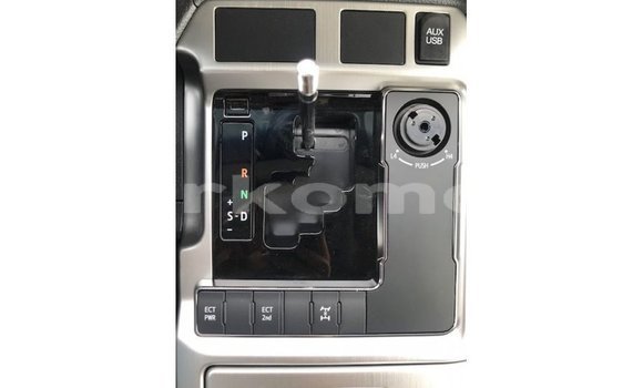 Acheter Import Voiture Toyota Land Cruiser Blanc à Import - Dubai, Grande Comore Acheter Import Voiture Toyota Land Cruiser Blanc à Import - Dubai, Grande Comore
