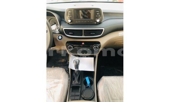 Acheter Import Voiture Hyundai Tucson Blanc à Import - Dubai, Grande Comore Acheter Import Voiture Hyundai Tucson Blanc à Import - Dubai, Grande Comore