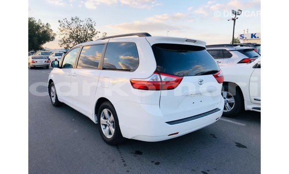 Acheter Import Voiture Toyota Sienna Blanc à Import - Dubai, Grande Comore Acheter Import Voiture Toyota Sienna Blanc à Import - Dubai, Grande Comore