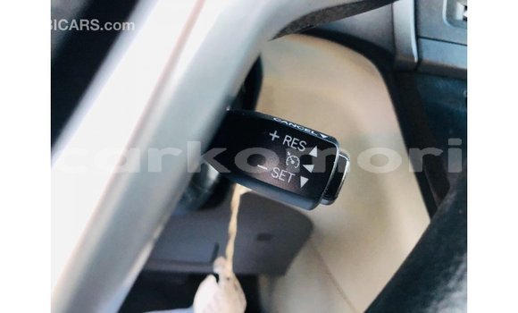 Acheter Import Voiture Toyota Sienna Blanc à Import - Dubai, Grande Comore Acheter Import Voiture Toyota Sienna Blanc à Import - Dubai, Grande Comore