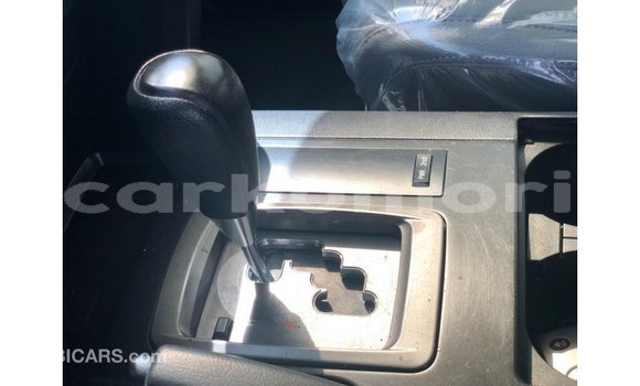 Acheter Import Voiture Toyota Land Cruiser Blanc à Import - Dubai, Grande Comore Acheter Import Voiture Toyota Land Cruiser Blanc à Import - Dubai, Grande Comore