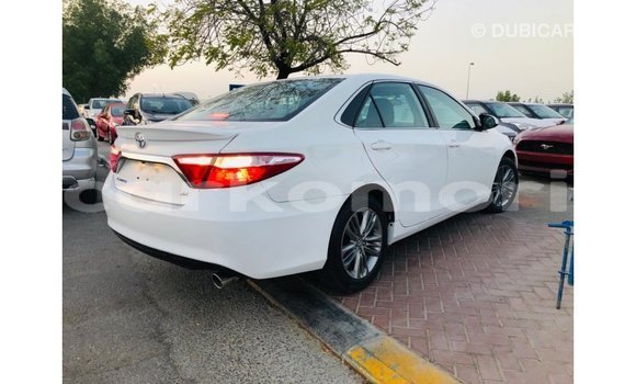 Acheter Import Voiture Toyota Camry Blanc à Import - Dubai, Grande Comore Acheter Import Voiture Toyota Camry Blanc à Import - Dubai, Grande Comore