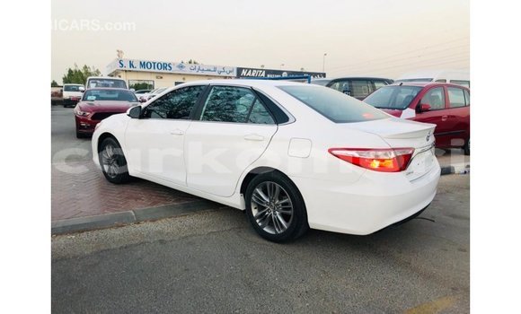 Acheter Import Voiture Toyota Camry Blanc à Import - Dubai, Grande Comore Acheter Import Voiture Toyota Camry Blanc à Import - Dubai, Grande Comore