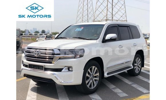 Acheter Import Voiture Toyota Land Cruiser Blanc à Import - Dubai, Grande Comore Acheter Import Voiture Toyota Land Cruiser Blanc à Import - Dubai, Grande Comore