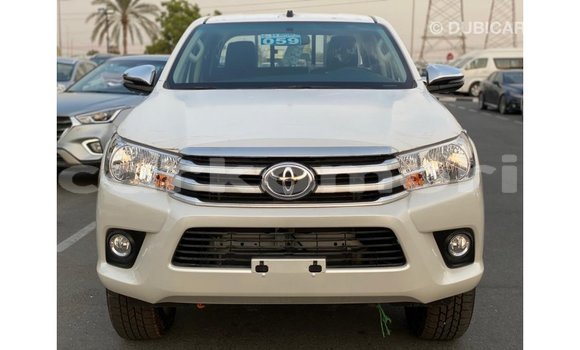 Acheter Import Voiture Toyota Hilux Blanc à Import - Dubai, Grande Comore Acheter Import Voiture Toyota Hilux Blanc à Import - Dubai, Grande Comore