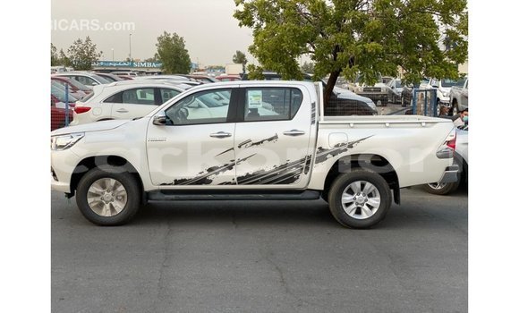 Acheter Import Voiture Toyota Hilux Blanc à Import - Dubai, Grande Comore Acheter Import Voiture Toyota Hilux Blanc à Import - Dubai, Grande Comore