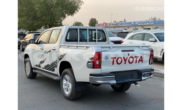 Acheter Import Voiture Toyota Hilux Blanc à Import - Dubai, Grande Comore Acheter Import Voiture Toyota Hilux Blanc à Import - Dubai, Grande Comore