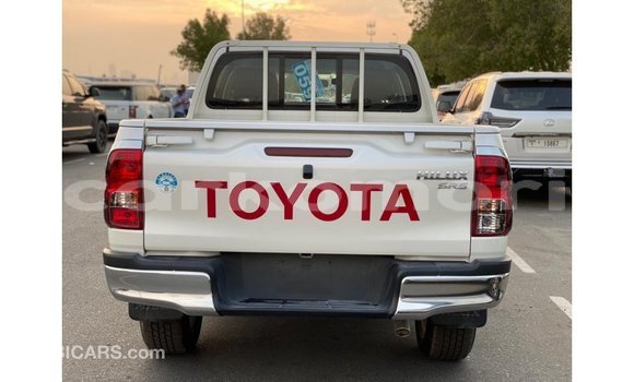 Acheter Import Voiture Toyota Hilux Blanc à Import - Dubai, Grande Comore Acheter Import Voiture Toyota Hilux Blanc à Import - Dubai, Grande Comore