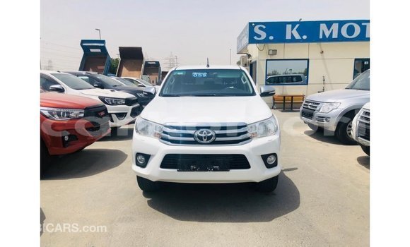 Acheter Import Voiture Toyota Hilux Blanc à Import - Dubai, Grande Comore Acheter Import Voiture Toyota Hilux Blanc à Import - Dubai, Grande Comore