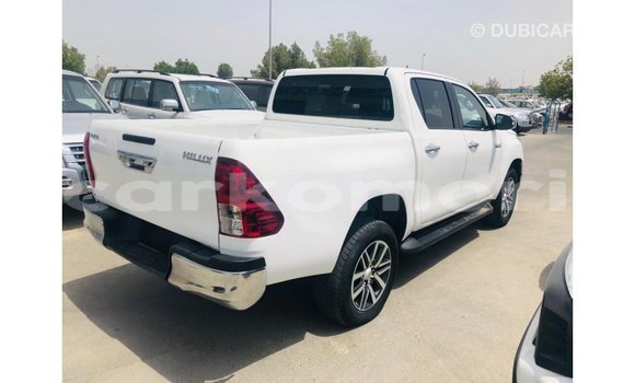 Acheter Import Voiture Toyota Hilux Blanc à Import - Dubai, Grande Comore Acheter Import Voiture Toyota Hilux Blanc à Import - Dubai, Grande Comore