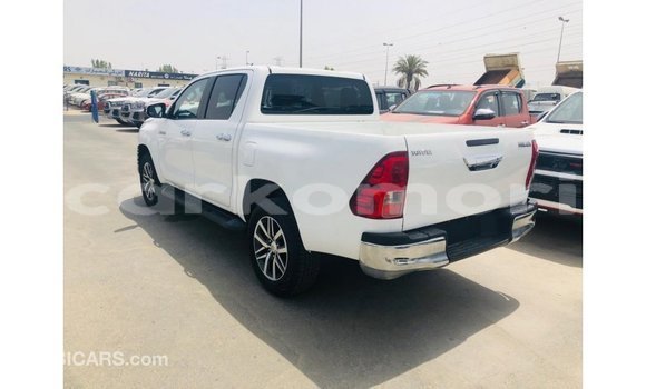 Acheter Import Voiture Toyota Hilux Blanc à Import - Dubai, Grande Comore Acheter Import Voiture Toyota Hilux Blanc à Import - Dubai, Grande Comore