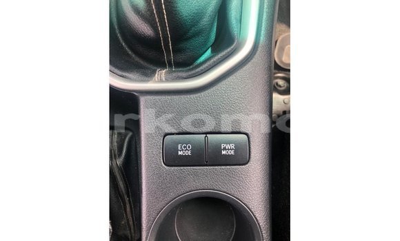 Acheter Import Voiture Toyota Hilux Blanc à Import - Dubai, Grande Comore Acheter Import Voiture Toyota Hilux Blanc à Import - Dubai, Grande Comore