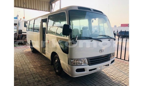 Acheter Import Voiture Toyota Coaster Blanc à Import - Dubai, Grande Comore Acheter Import Voiture Toyota Coaster Blanc à Import - Dubai, Grande Comore