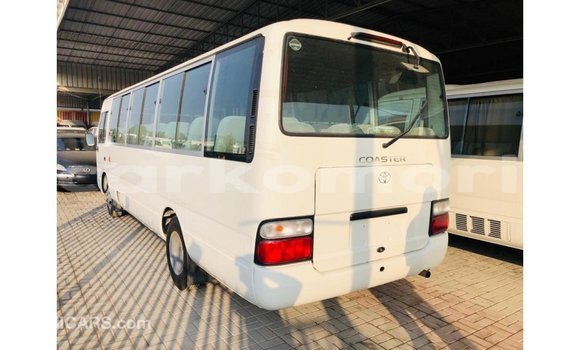 Acheter Import Voiture Toyota Coaster Blanc à Import - Dubai, Grande Comore Acheter Import Voiture Toyota Coaster Blanc à Import - Dubai, Grande Comore