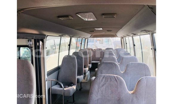 Acheter Import Voiture Toyota Coaster Blanc à Import - Dubai, Grande Comore Acheter Import Voiture Toyota Coaster Blanc à Import - Dubai, Grande Comore