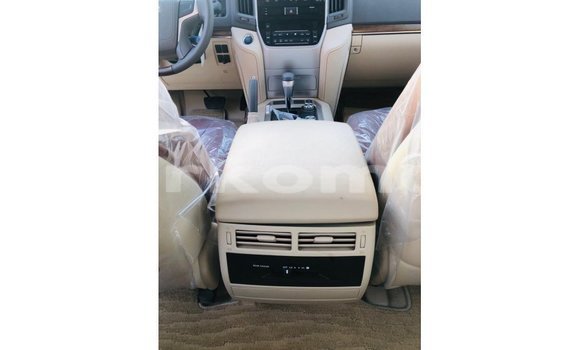 Acheter Import Voiture Toyota Land Cruiser Noir à Import - Dubai, Grande Comore Acheter Import Voiture Toyota Land Cruiser Noir à Import - Dubai, Grande Comore
