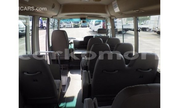 Acheter Import Voiture Toyota Coaster Blanc à Import - Dubai, Grande Comore Acheter Import Voiture Toyota Coaster Blanc à Import - Dubai, Grande Comore