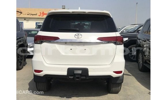 Acheter Import Voiture Toyota Fortuner Blanc à Import - Dubai, Grande Comore Acheter Import Voiture Toyota Fortuner Blanc à Import - Dubai, Grande Comore
