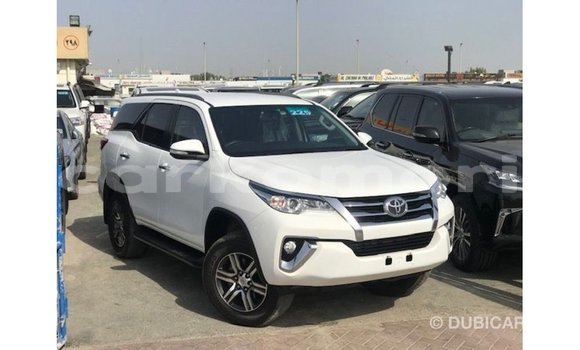 Acheter Import Voiture Toyota Fortuner Blanc à Import - Dubai, Grande Comore Acheter Import Voiture Toyota Fortuner Blanc à Import - Dubai, Grande Comore