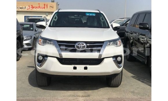 Acheter Import Voiture Toyota Fortuner Blanc à Import - Dubai, Grande Comore Acheter Import Voiture Toyota Fortuner Blanc à Import - Dubai, Grande Comore