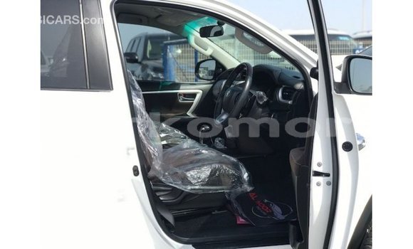 Acheter Import Voiture Toyota Fortuner Blanc à Import - Dubai, Grande Comore Acheter Import Voiture Toyota Fortuner Blanc à Import - Dubai, Grande Comore
