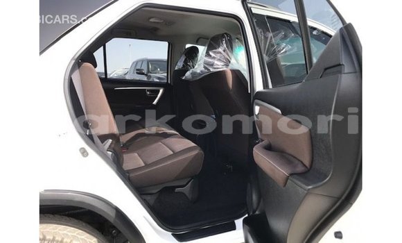 Acheter Import Voiture Toyota Fortuner Blanc à Import - Dubai, Grande Comore Acheter Import Voiture Toyota Fortuner Blanc à Import - Dubai, Grande Comore