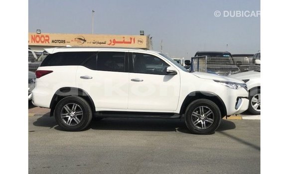Acheter Import Voiture Toyota Fortuner Blanc à Import - Dubai, Grande Comore Acheter Import Voiture Toyota Fortuner Blanc à Import - Dubai, Grande Comore