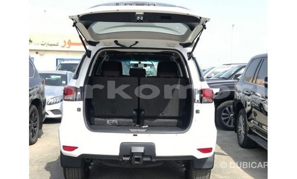 Acheter Import Voiture Toyota Fortuner Blanc à Import - Dubai, Grande Comore Acheter Import Voiture Toyota Fortuner Blanc à Import - Dubai, Grande Comore