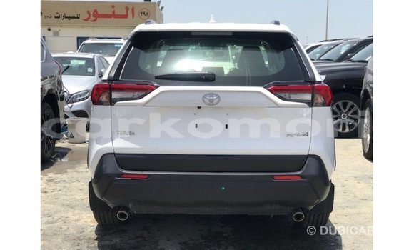 Buy Import Toyota 4Runner White Car in Import - Dubai in Great Comore Buy Import Toyota 4Runner White Car in Import - Dubai in Great Comore