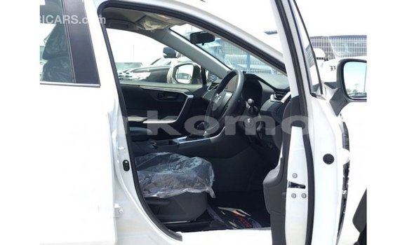 Buy Import Toyota 4Runner White Car in Import - Dubai in Great Comore Buy Import Toyota 4Runner White Car in Import - Dubai in Great Comore
