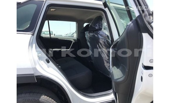 Buy Import Toyota 4Runner White Car in Import - Dubai in Great Comore Buy Import Toyota 4Runner White Car in Import - Dubai in Great Comore