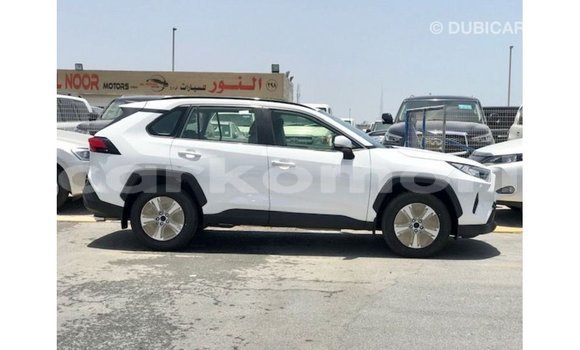 Buy Import Toyota 4Runner White Car in Import - Dubai in Great Comore Buy Import Toyota 4Runner White Car in Import - Dubai in Great Comore