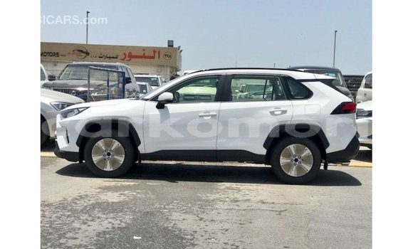 Buy Import Toyota 4Runner White Car in Import - Dubai in Great Comore Buy Import Toyota 4Runner White Car in Import - Dubai in Great Comore