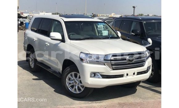 Acheter Import Voiture Toyota Land Cruiser Blanc à Import - Dubai, Grande Comore Acheter Import Voiture Toyota Land Cruiser Blanc à Import - Dubai, Grande Comore
