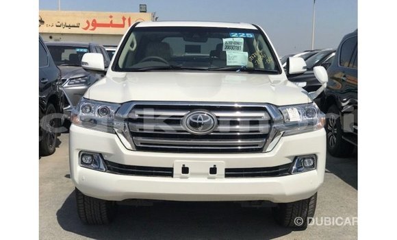 Acheter Import Voiture Toyota Land Cruiser Blanc à Import - Dubai, Grande Comore Acheter Import Voiture Toyota Land Cruiser Blanc à Import - Dubai, Grande Comore