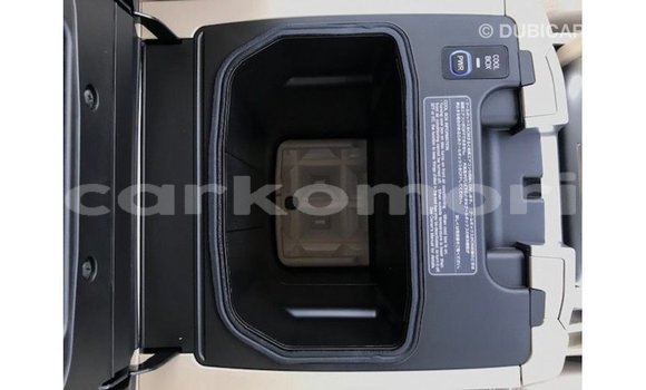 Acheter Import Voiture Toyota Land Cruiser Blanc à Import - Dubai, Grande Comore Acheter Import Voiture Toyota Land Cruiser Blanc à Import - Dubai, Grande Comore