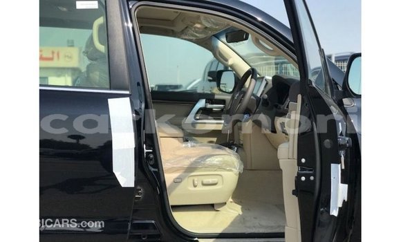 Acheter Import Voiture Toyota Land Cruiser Noir à Import - Dubai, Grande Comore Acheter Import Voiture Toyota Land Cruiser Noir à Import - Dubai, Grande Comore