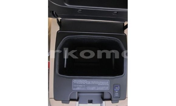 Acheter Import Voiture Toyota Land Cruiser Noir à Import - Dubai, Grande Comore Acheter Import Voiture Toyota Land Cruiser Noir à Import - Dubai, Grande Comore