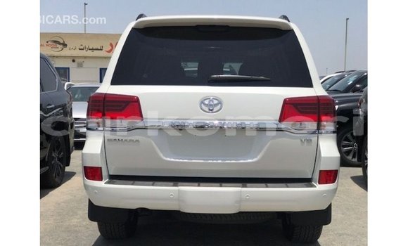 Acheter Import Voiture Toyota Land Cruiser Blanc à Import - Dubai, Grande Comore Acheter Import Voiture Toyota Land Cruiser Blanc à Import - Dubai, Grande Comore