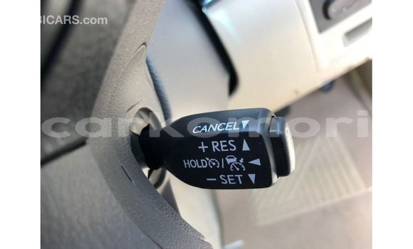 Acheter Import Voiture Toyota Land Cruiser Blanc à Import - Dubai, Grande Comore Acheter Import Voiture Toyota Land Cruiser Blanc à Import - Dubai, Grande Comore