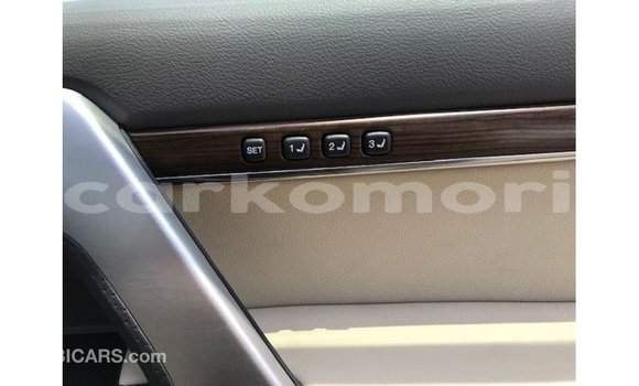 Acheter Import Voiture Toyota Land Cruiser Blanc à Import - Dubai, Grande Comore Acheter Import Voiture Toyota Land Cruiser Blanc à Import - Dubai, Grande Comore