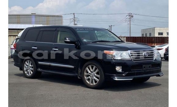 Buy Import Toyota Land Cruiser Black Car in Import - Dubai in Great Comore