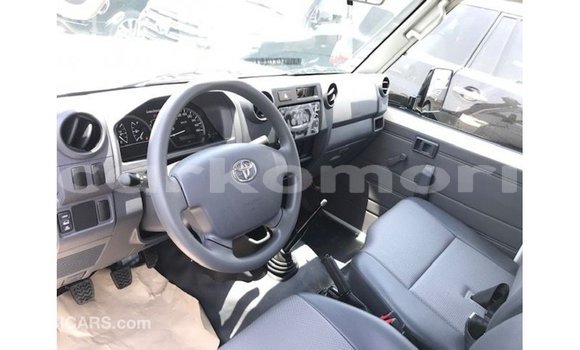 Buy Import Toyota Land Cruiser White Car in Import - Dubai in Great Comore Buy Import Toyota Land Cruiser White Car in Import - Dubai in Great Comore