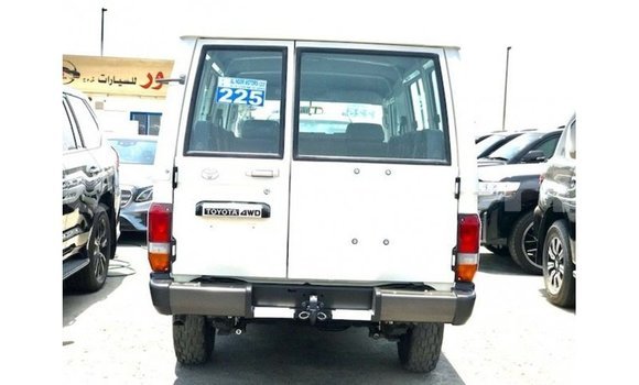 Buy Import Toyota Land Cruiser White Car in Import - Dubai in Great Comore Buy Import Toyota Land Cruiser White Car in Import - Dubai in Great Comore