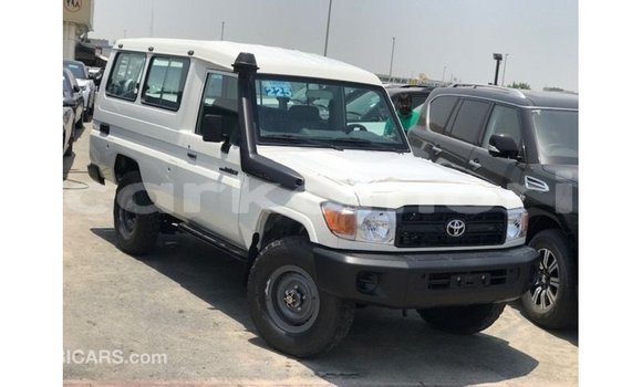 Buy Import Toyota Land Cruiser White Car in Import - Dubai in Great Comore Buy Import Toyota Land Cruiser White Car in Import - Dubai in Great Comore