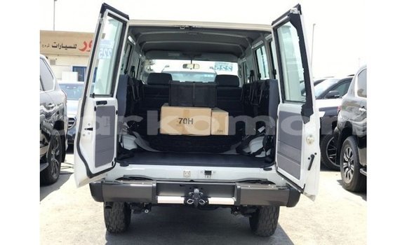 Buy Import Toyota Land Cruiser White Car in Import - Dubai in Great Comore Buy Import Toyota Land Cruiser White Car in Import - Dubai in Great Comore
