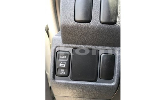 Buy Import Toyota Land Cruiser White Car in Import - Dubai in Great Comore Buy Import Toyota Land Cruiser White Car in Import - Dubai in Great Comore