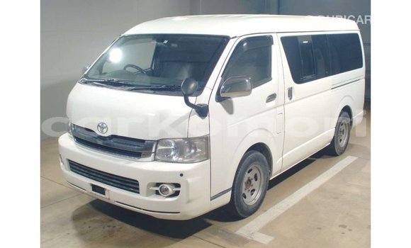 Acheter Import Voiture Toyota Hiace Blanc à Import - Dubai, Grande Comore Acheter Import Voiture Toyota Hiace Blanc à Import - Dubai, Grande Comore