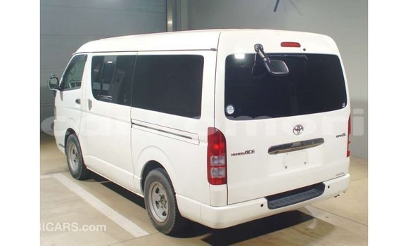 Acheter Import Voiture Toyota Hiace Blanc à Import - Dubai, Grande Comore Acheter Import Voiture Toyota Hiace Blanc à Import - Dubai, Grande Comore