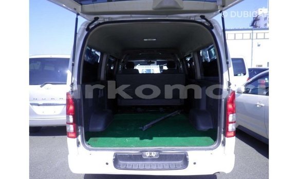 Acheter Import Voiture Toyota Hiace Blanc à Import - Dubai, Grande Comore Acheter Import Voiture Toyota Hiace Blanc à Import - Dubai, Grande Comore